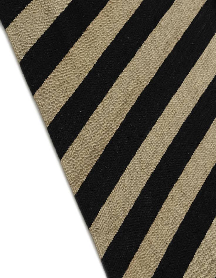 Detail image of 8' 5 x 11' 1  Hand Woven Kilim Modern Wool Rug