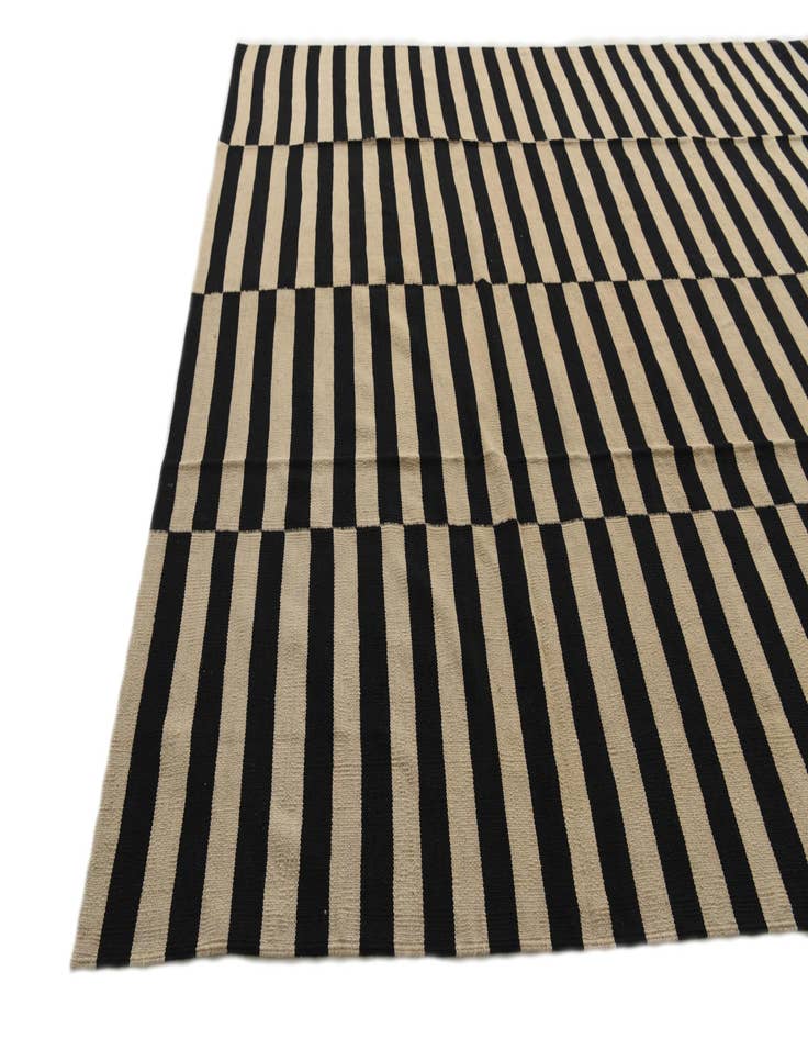 Detail image of 8' 5 x 9' 9  Hand Woven Kilim Modern Wool Rug