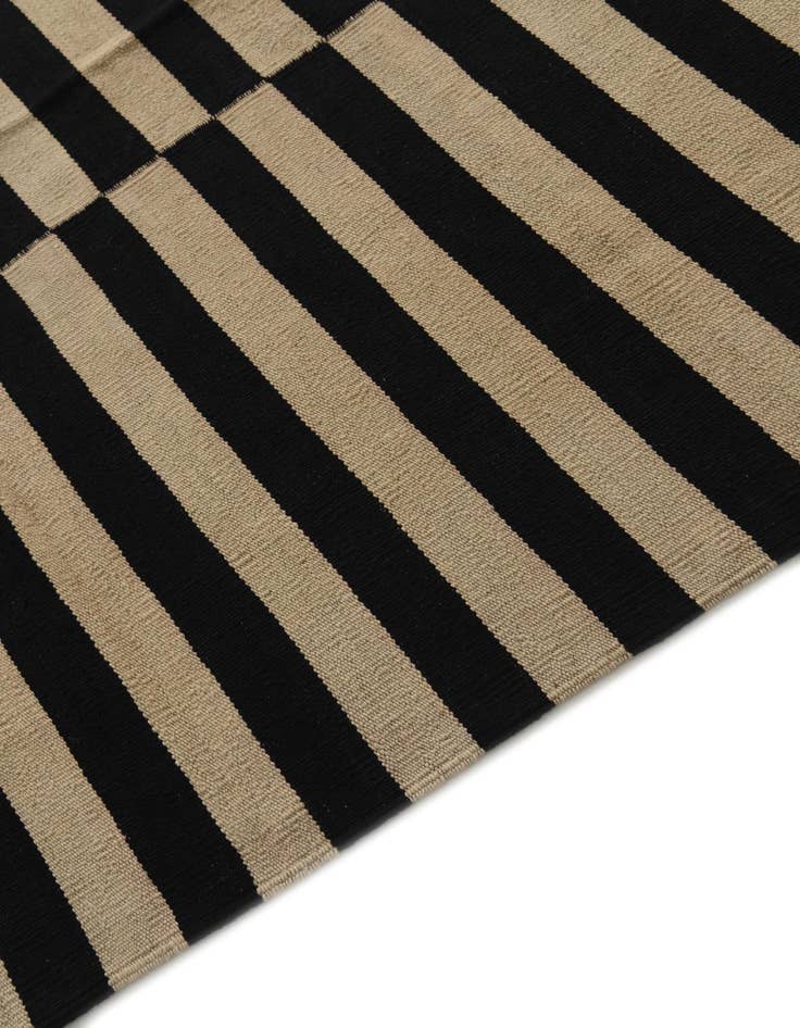 Detail image of 8' 5 x 9' 9  Hand Woven Kilim Modern Wool Rug