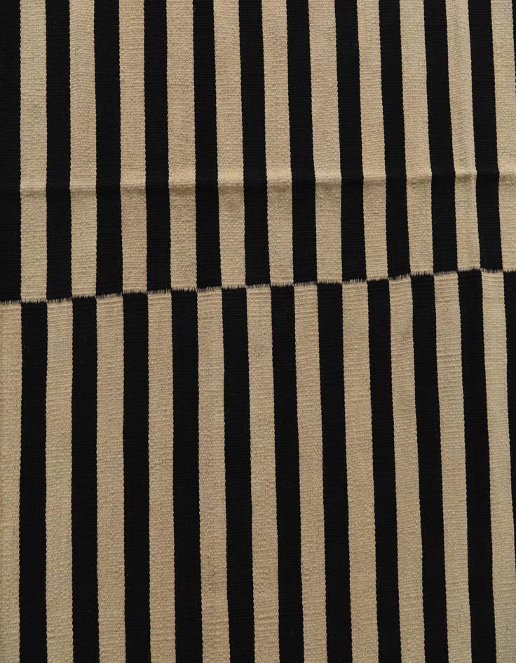 Detail image of 8' 5 x 9' 9  Hand Woven Kilim Modern Wool Rug
