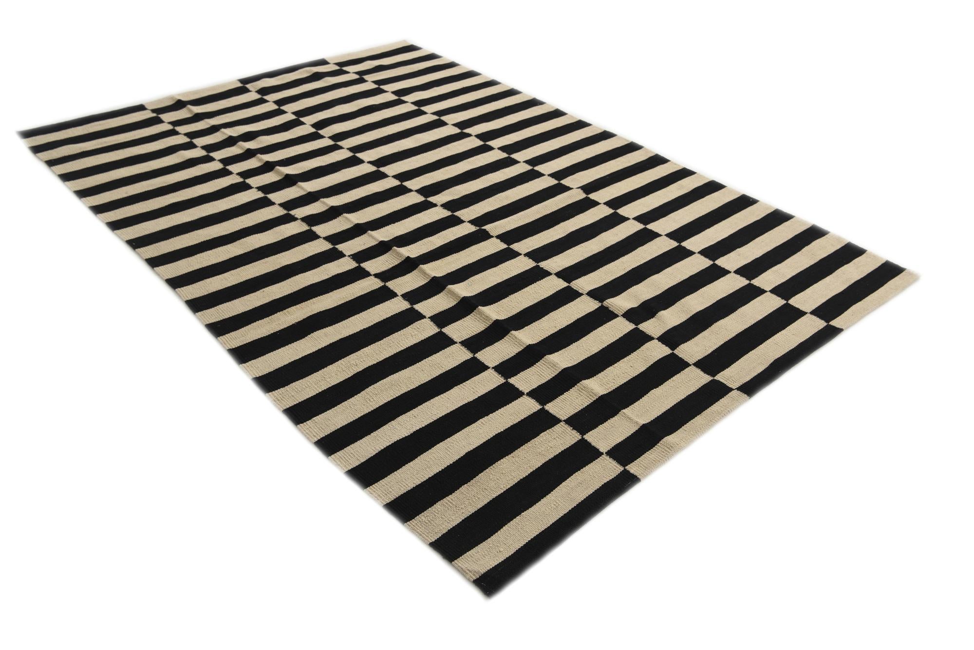 5' 6 x 7' 10 Hand Woven Kilim Modern Wool Rug