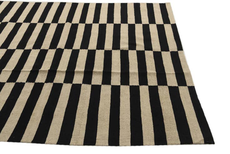 Detail image of 5' 6 x 7' 10 Hand Woven Kilim Modern Wool Rug