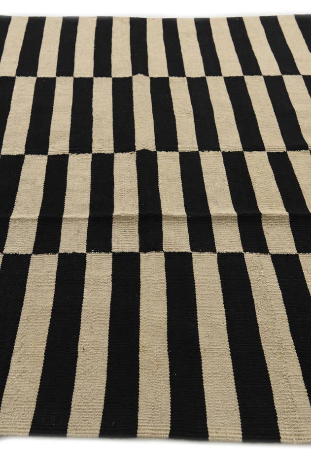 Detail image of 5' 6 x 7' 10 Hand Woven Kilim Modern Wool Rug
