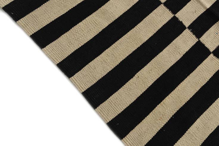 Detail image of 5' 6 x 7' 10 Hand Woven Kilim Modern Wool Rug