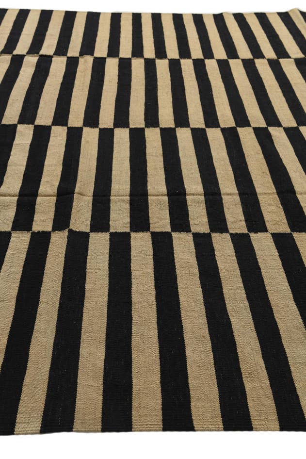 Detail image of 8' 8 x 9' 7 Hand Woven Kilim Modern Wool Rug