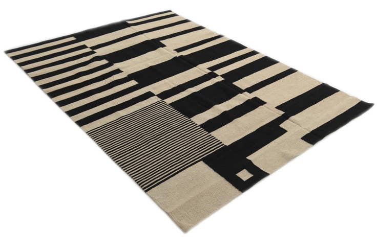 Detail image of 5' 10 x 7' 10 Hand Woven Kilim Modern Wool Rug