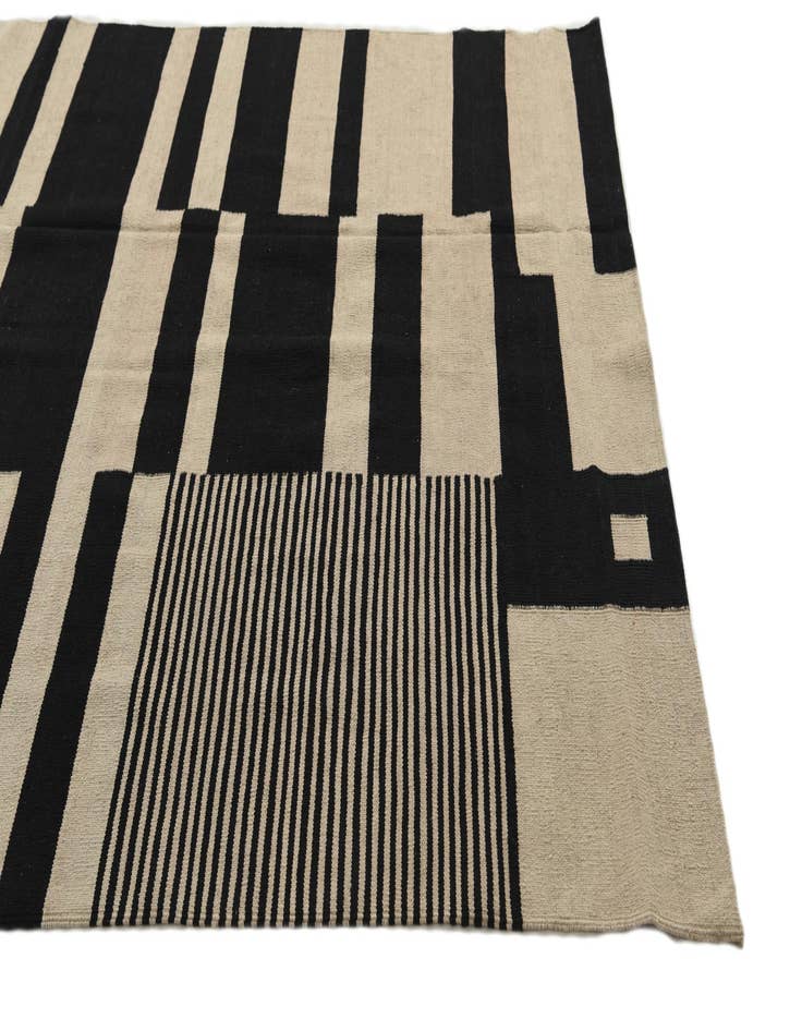 Detail image of 5' 10 x 7' 10  Hand Woven Kilim Modern Wool Rug