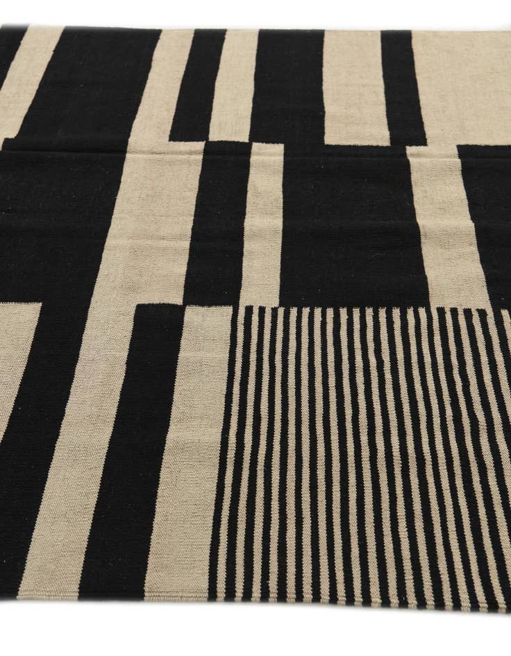 Detail image of 5' 10 x 7' 10  Hand Woven Kilim Modern Wool Rug