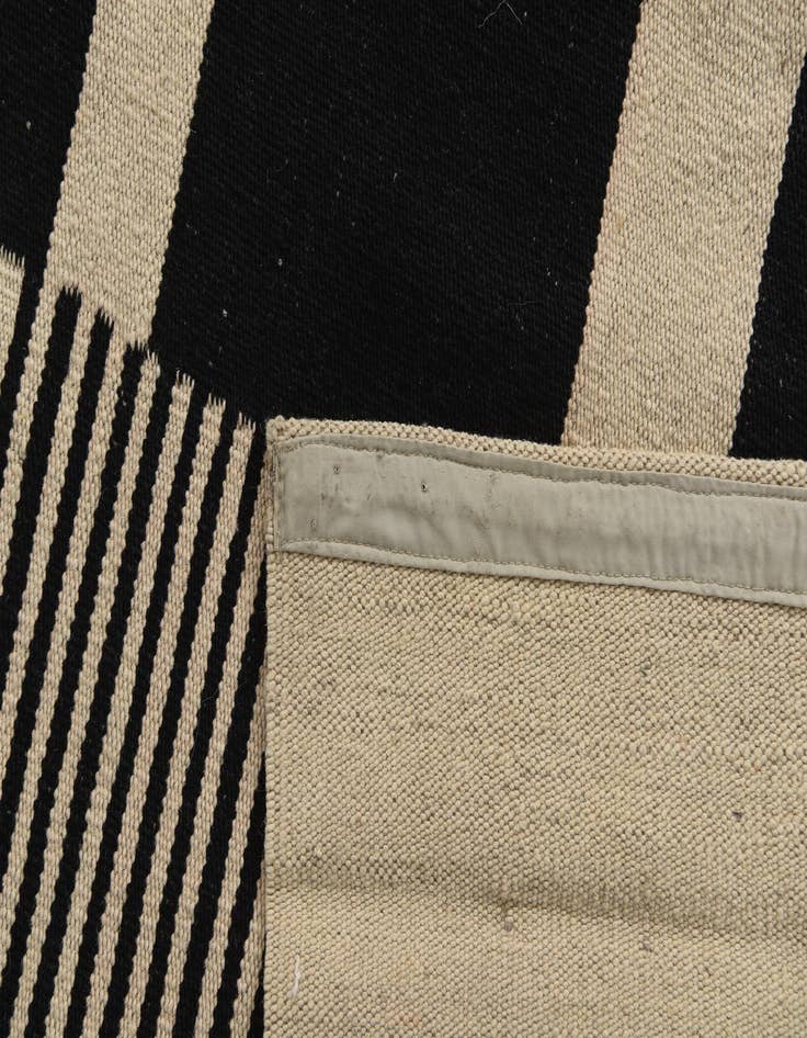 Detail image of 5' 10 x 7' 10  Hand Woven Kilim Modern Wool Rug