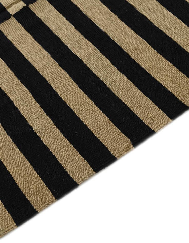 Detail image of 8' 9 x 11' 2  Hand Woven Kilim Modern Wool Rug