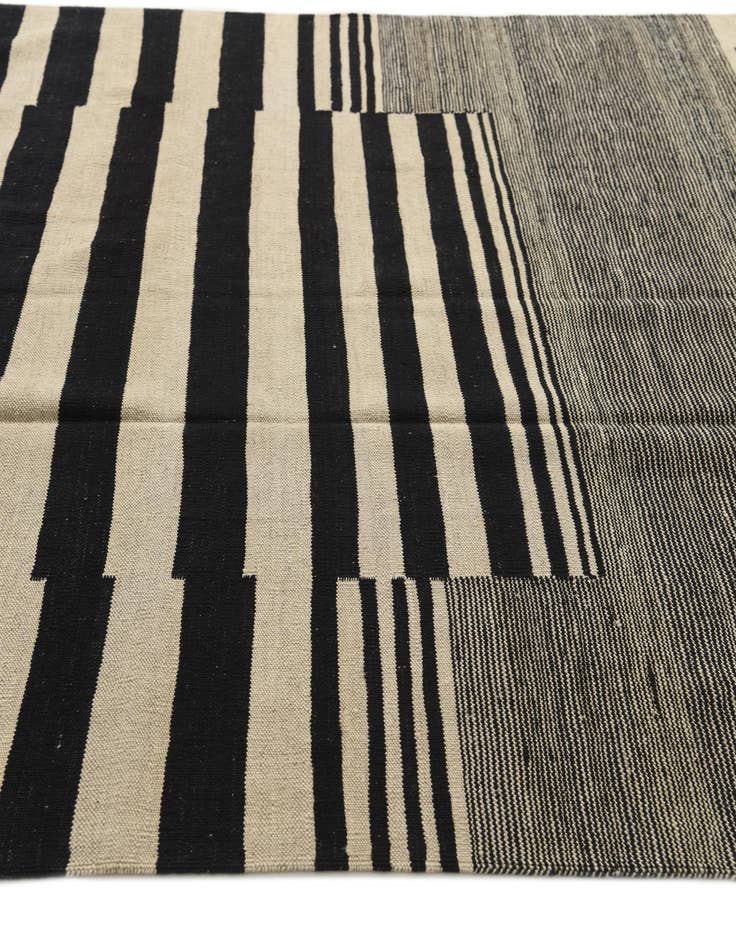 Detail image of 5' 8 x 7' 10  Hand Woven Kilim Modern Wool Rug