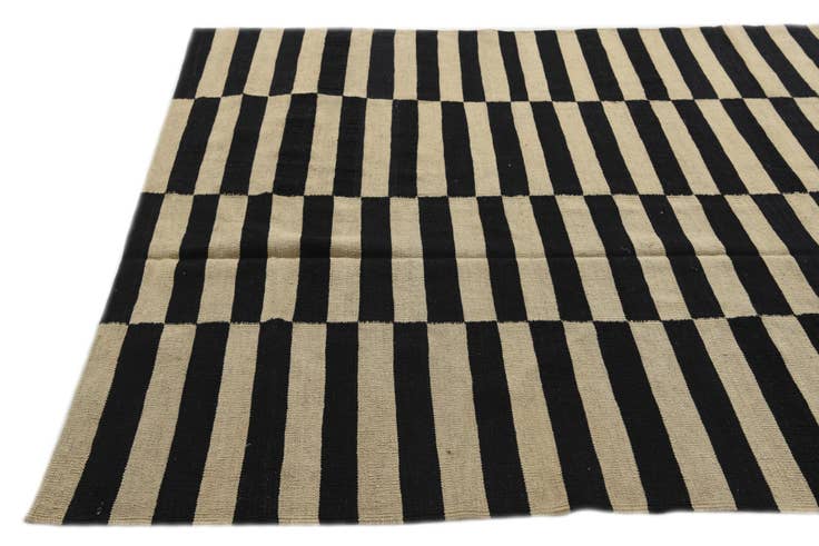 Detail image of 5' 7 x 7' 10 Hand Woven Kilim Modern Wool Rug
