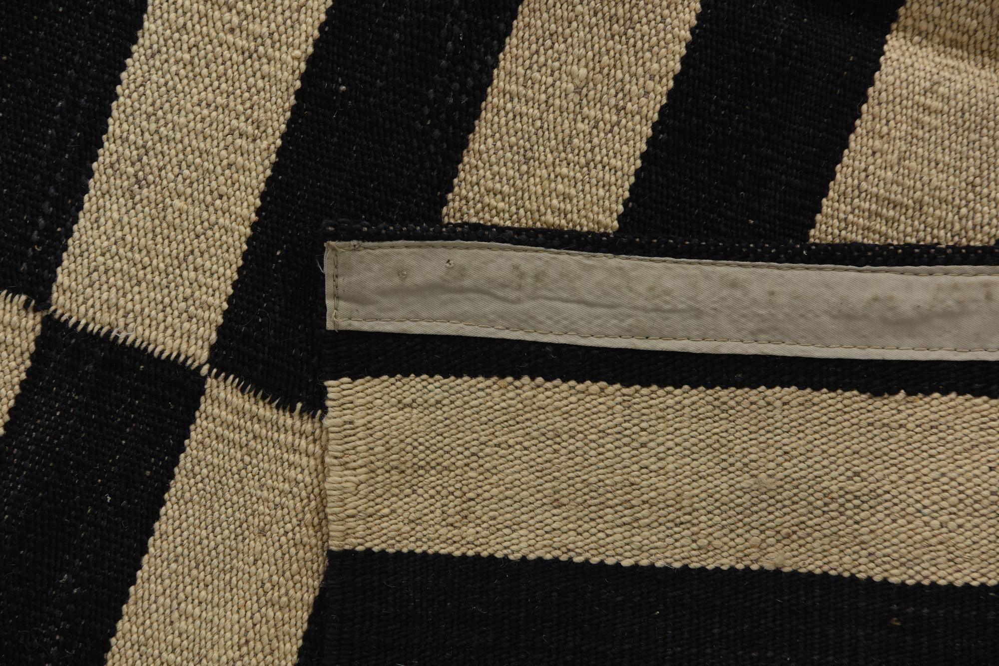 5' 7 x 7' 10 Hand Woven Kilim Modern Wool Rug