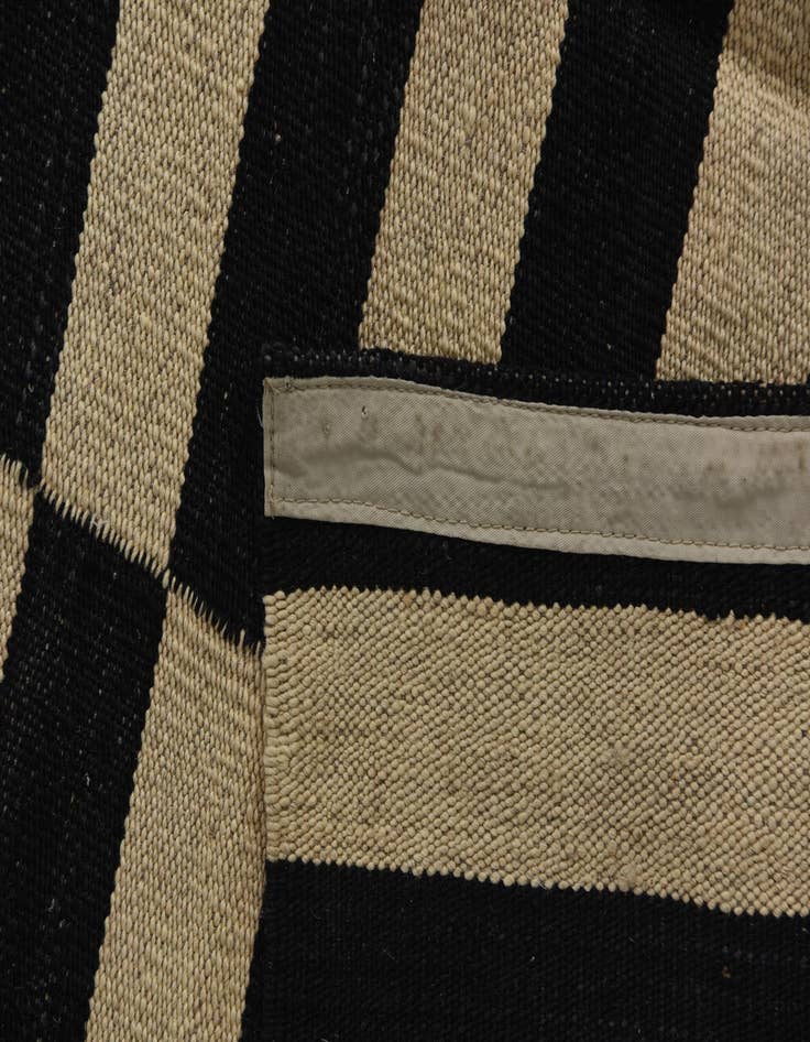 Detail image of 5' 7 x 7' 10  Hand Woven Kilim Modern Wool Rug