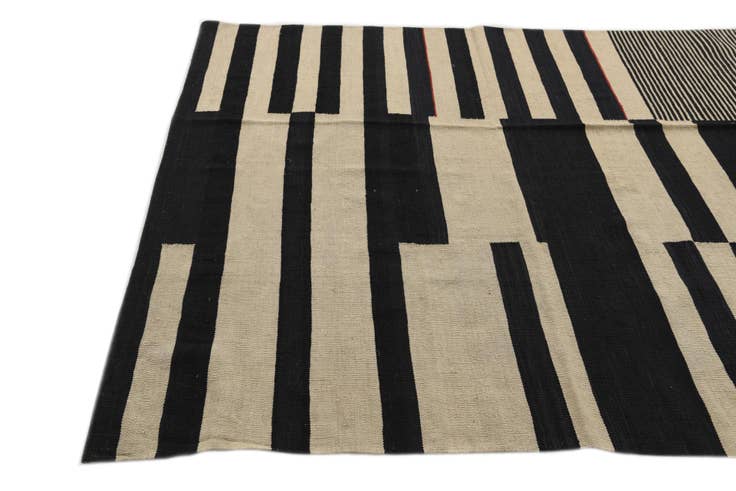 Detail image of 5' 9 x 7' 7 Hand Woven Kilim Modern Wool Rug