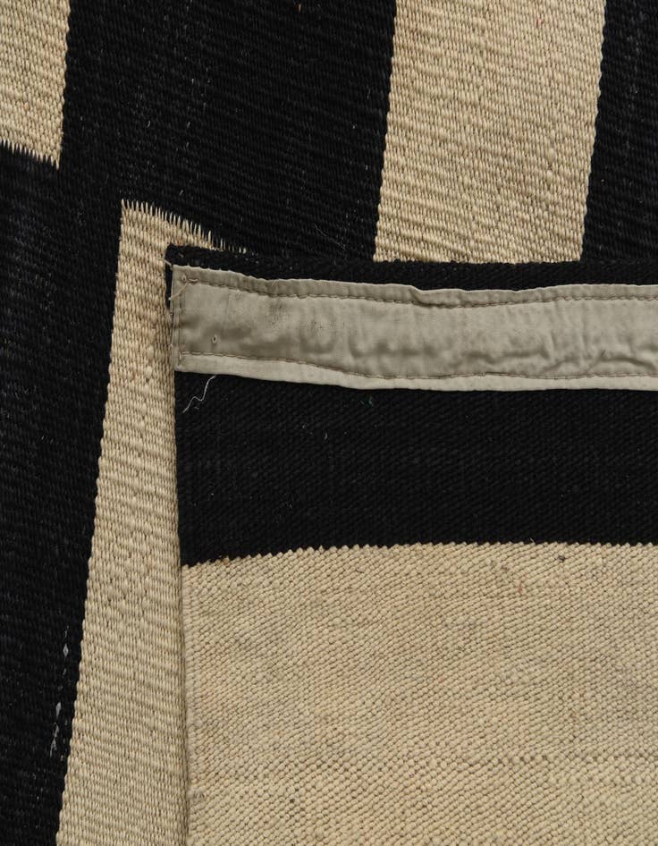 Detail image of 5' 9 x 7' 7  Hand Woven Kilim Modern Wool Rug