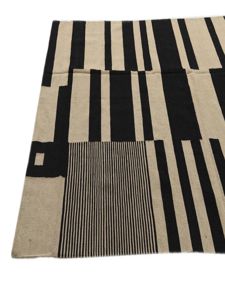 Detail image of 5' 8 x 7' 10  Hand Woven Kilim Modern Wool Rug