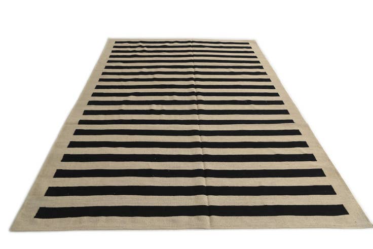 Detail image of 6' 8 x 9' 8 Hand Woven Kilim Modern Wool Rug