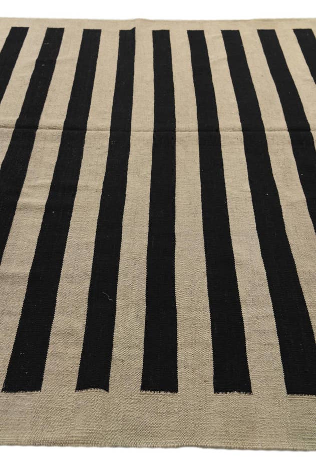 Detail image of 6' 8 x 9' 8 Hand Woven Kilim Modern Wool Rug