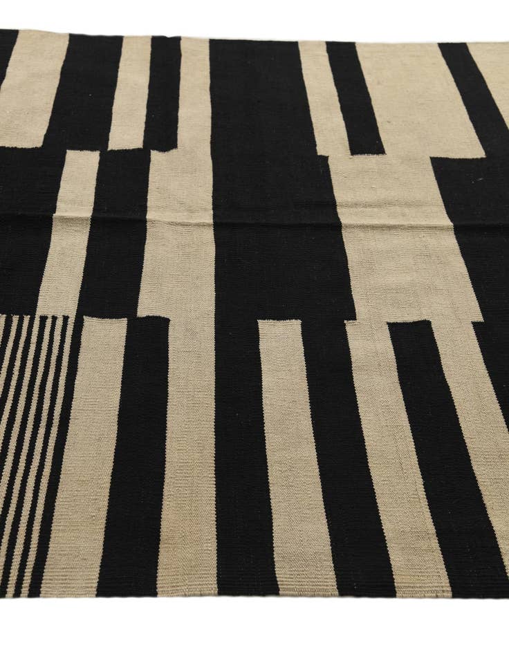 Detail image of 5' 2 x 6' 9  Hand Woven Kilim Modern Wool Rug