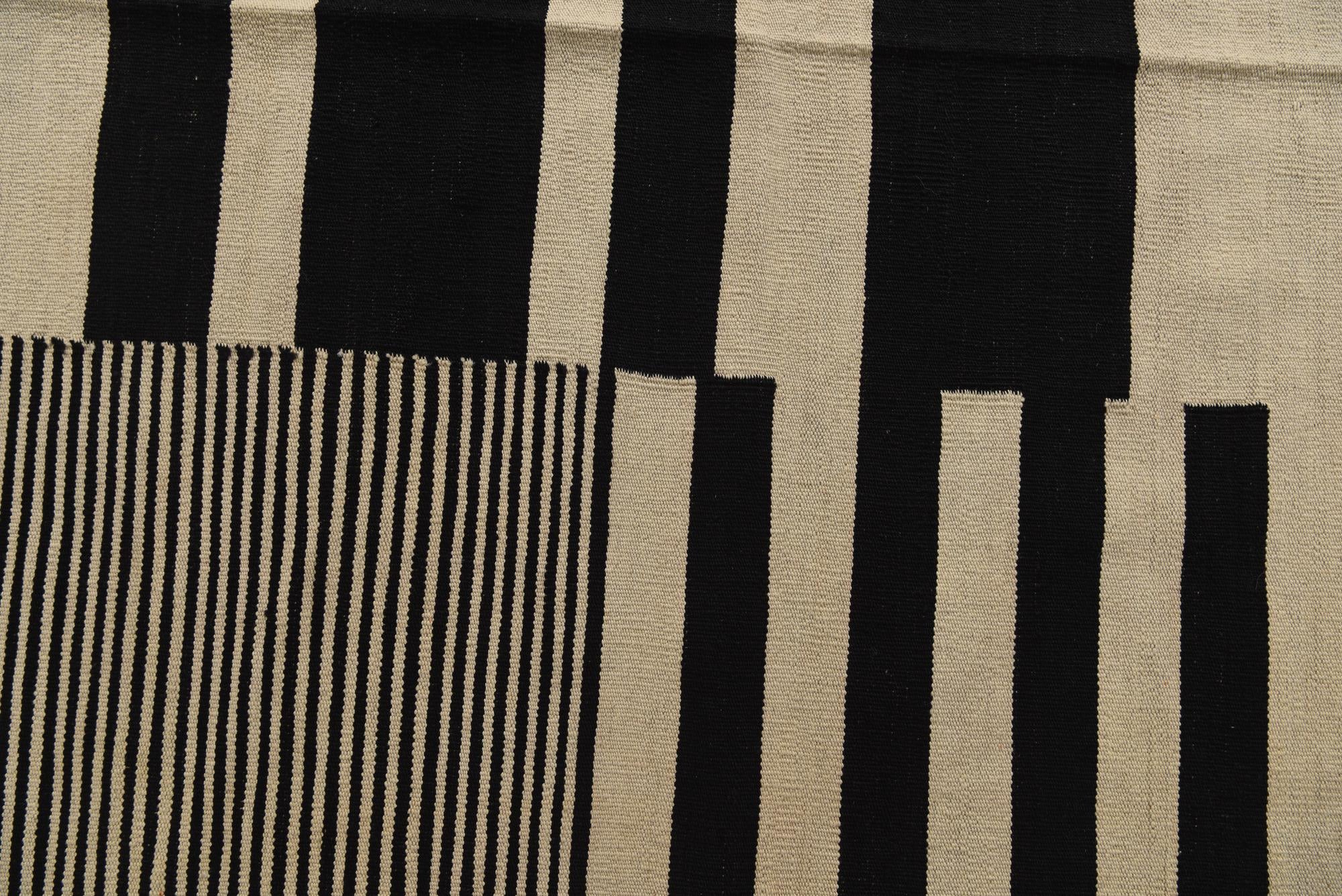 5' 2 x 6' 9 Hand Woven Kilim Modern Wool Rug