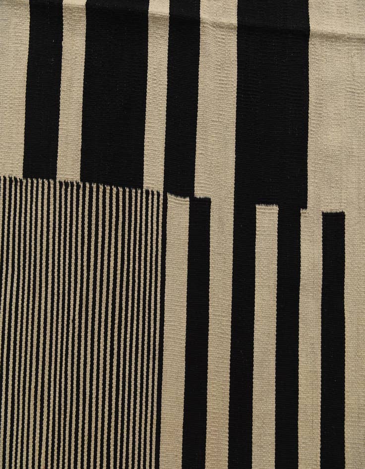 Detail image of 5' 2 x 6' 9  Hand Woven Kilim Modern Wool Rug