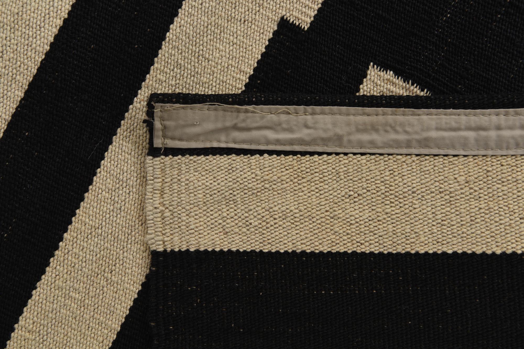 5' 2 x 6' 9 Hand Woven Kilim Modern Wool Rug