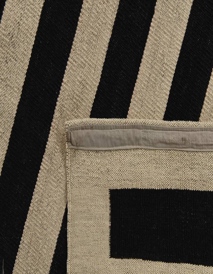 Detail image of 6' 10 x 9' 7  Hand Woven Kilim Modern Wool Rug