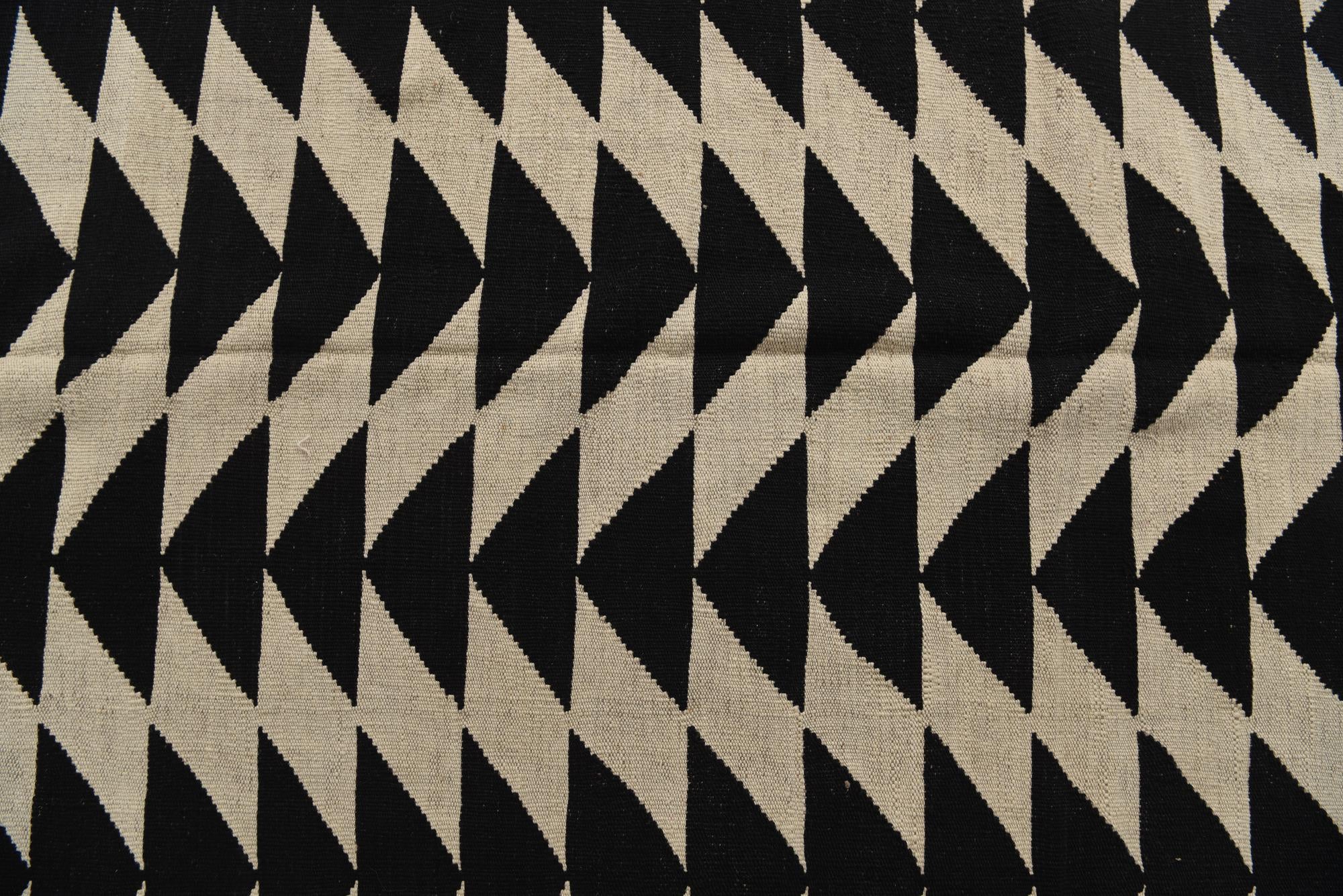 6' 9 x 9' 6 Hand Woven Kilim Modern Wool Rug
