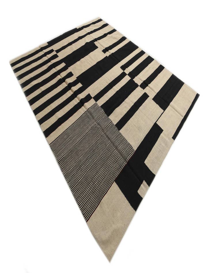 Detail image of 8' 3 x 9' 6  Hand Woven Kilim Modern Wool Rug