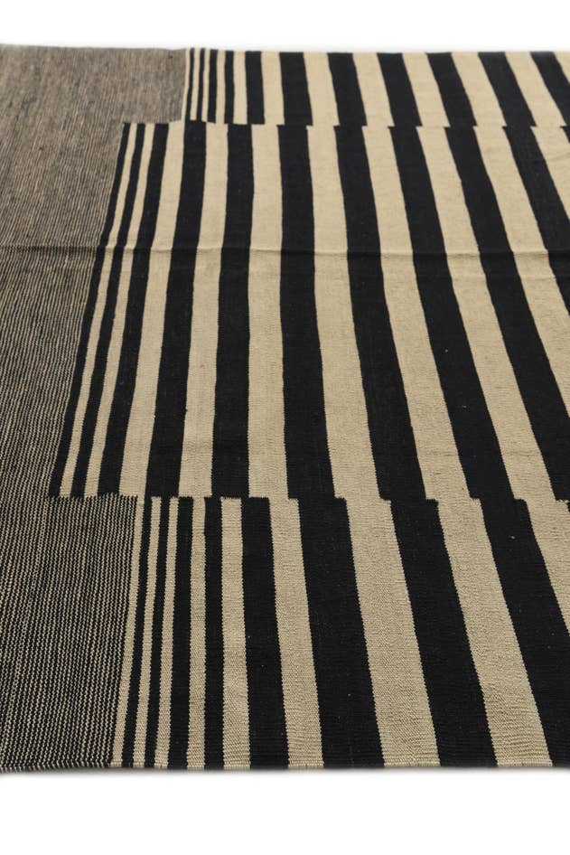 Detail image of 7' x 9' 7 Hand Woven Kilim Modern Wool Rug