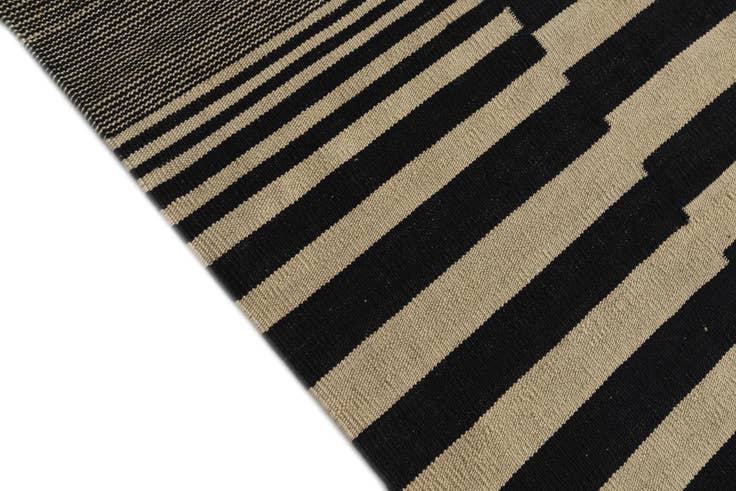 Detail image of 7' x 9' 7 Hand Woven Kilim Modern Wool Rug
