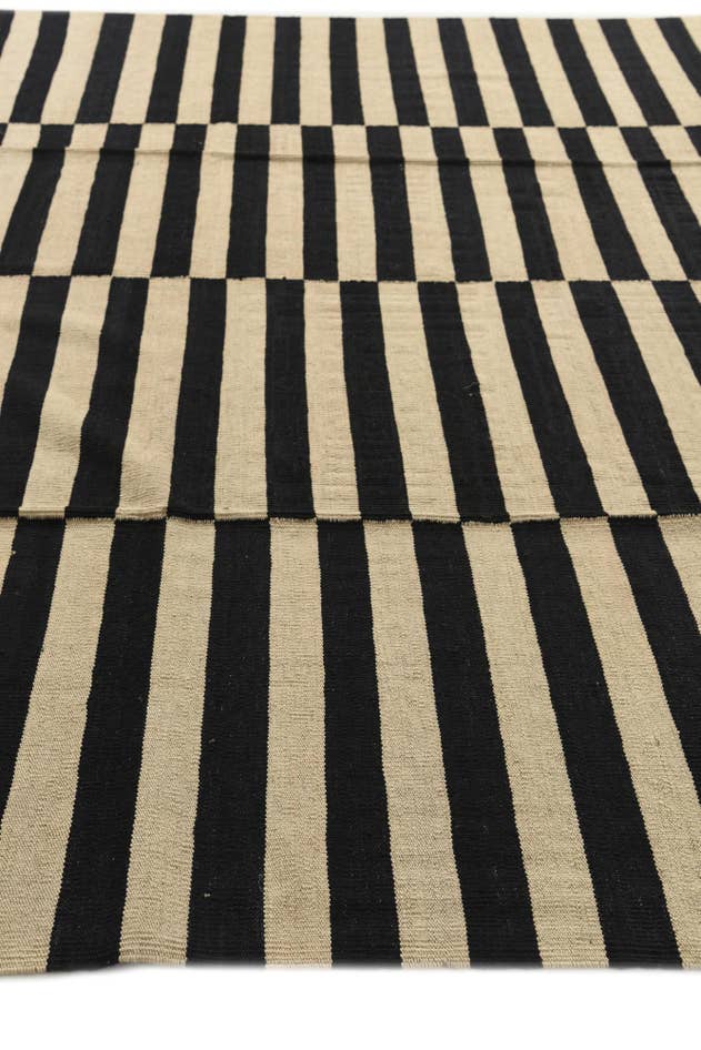 Detail image of 8' 8 x 9' 8 Hand Woven Kilim Modern Wool Rug