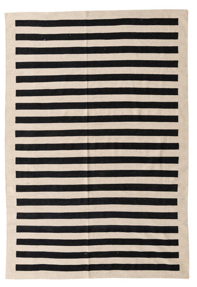 Detail image of 6' 8 x 9' 7 Hand Woven Kilim Modern Wool Rug