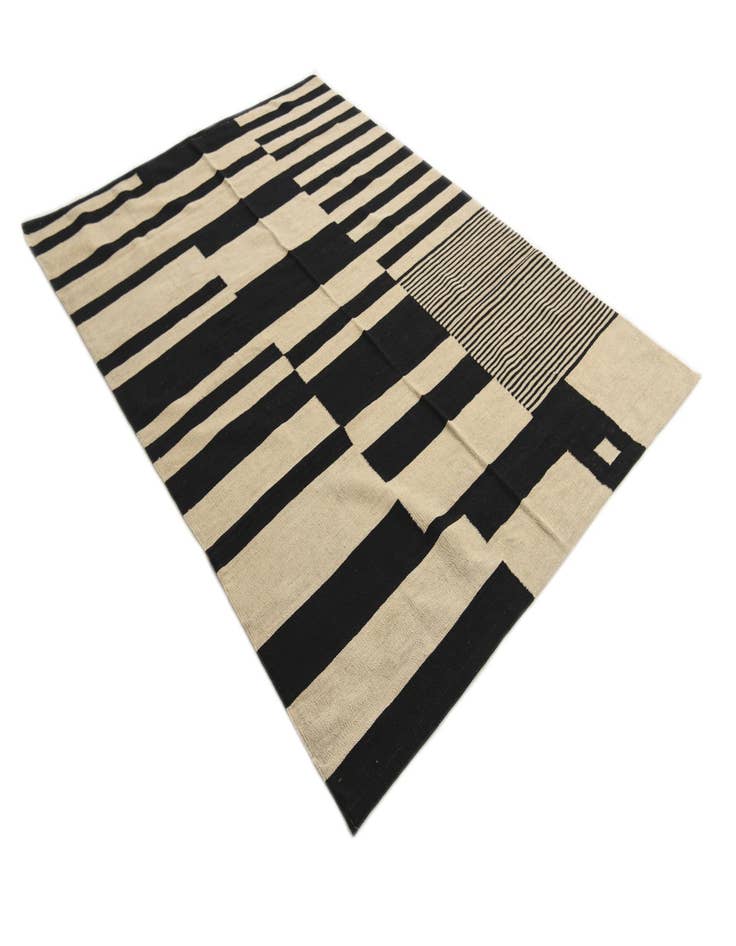 Detail image of 5' 7 x 7' 9 Hand Woven Kilim Modern Wool Rug