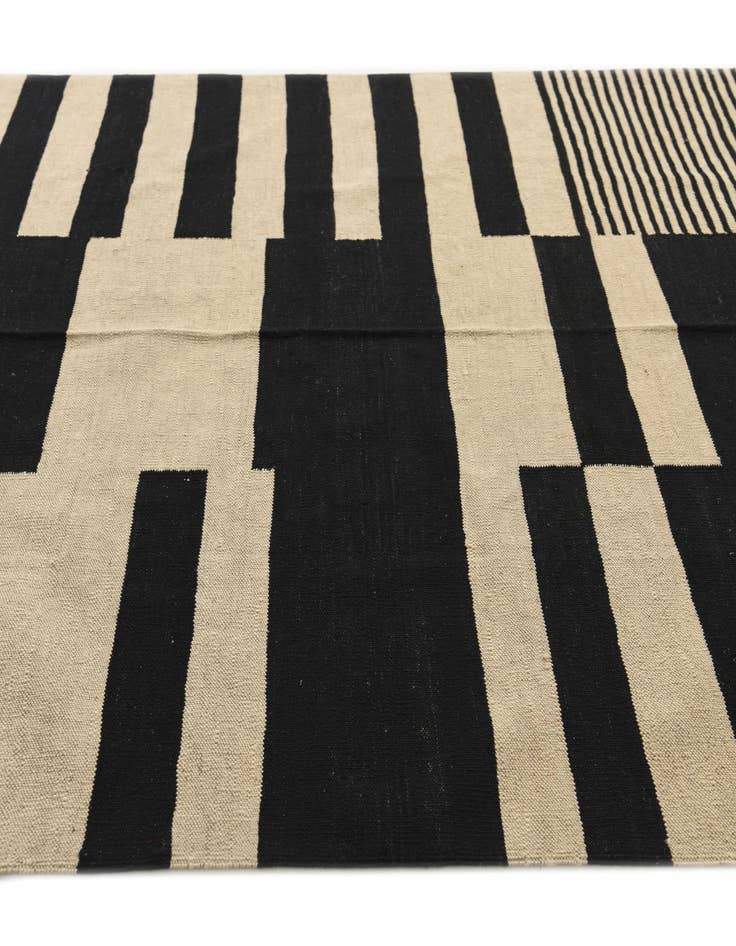 Detail image of 5' 7 x 7' 9 Hand Woven Kilim Modern Wool Rug