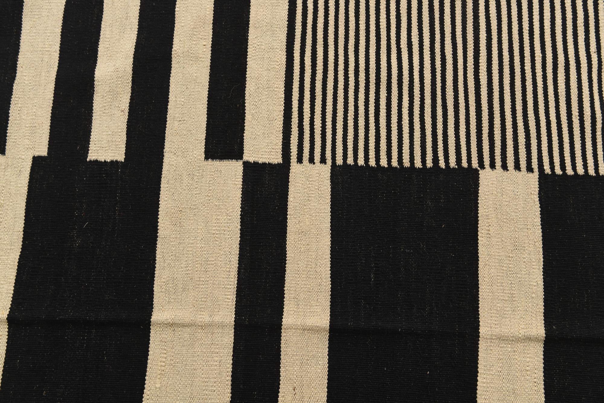 5' 7 x 7' 9 Hand Woven Kilim Modern Wool Rug