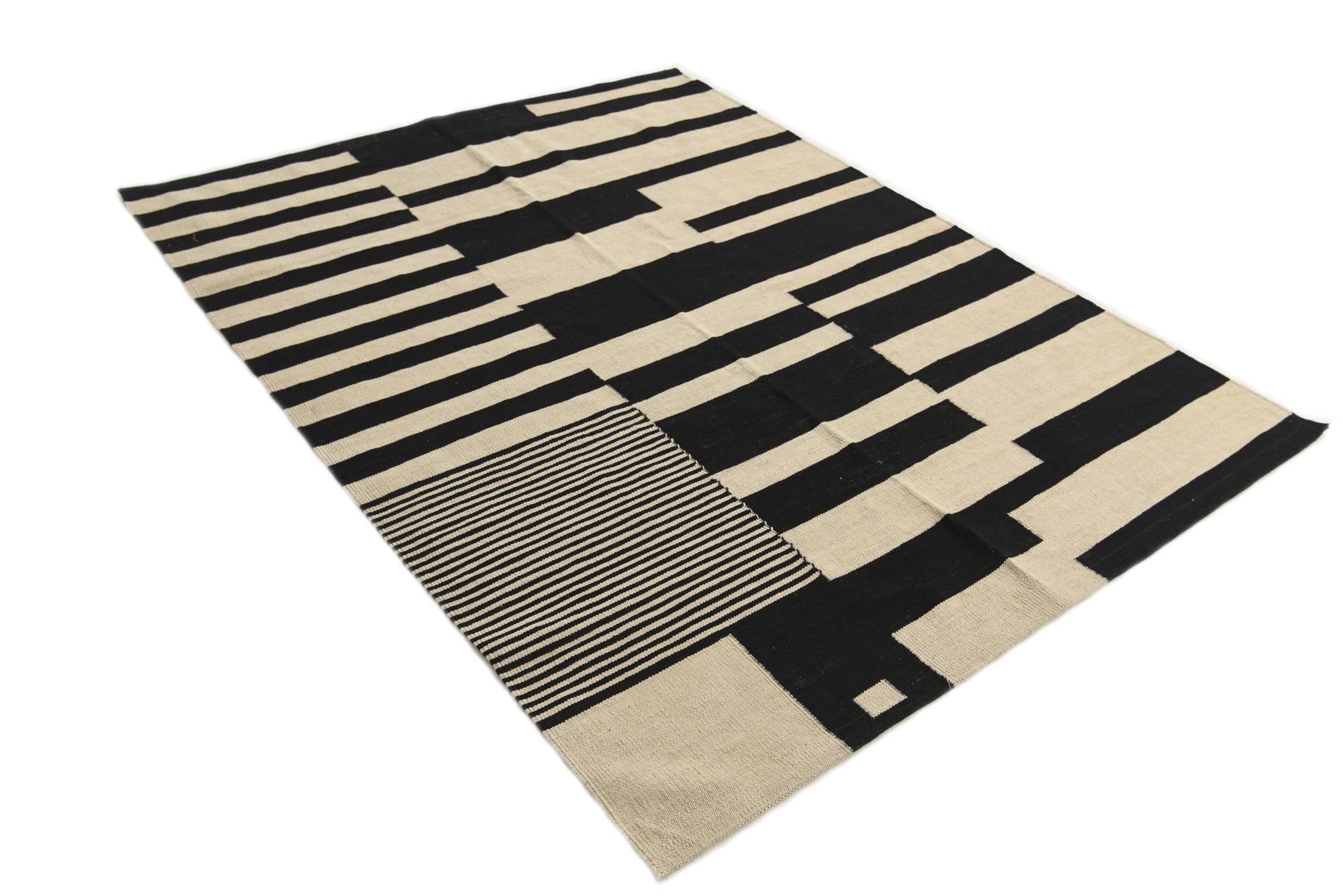 5' 2 x 6' 7 Hand Woven Kilim Modern Wool Rug