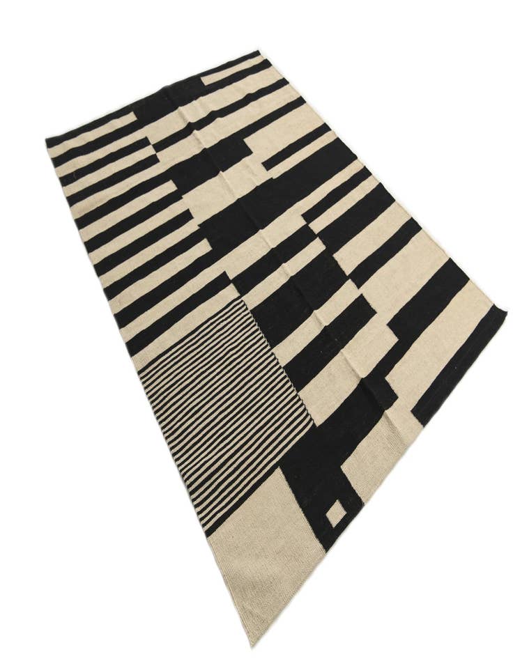 Detail image of 5' 2 x 6' 7  Hand Woven Kilim Modern Wool Rug