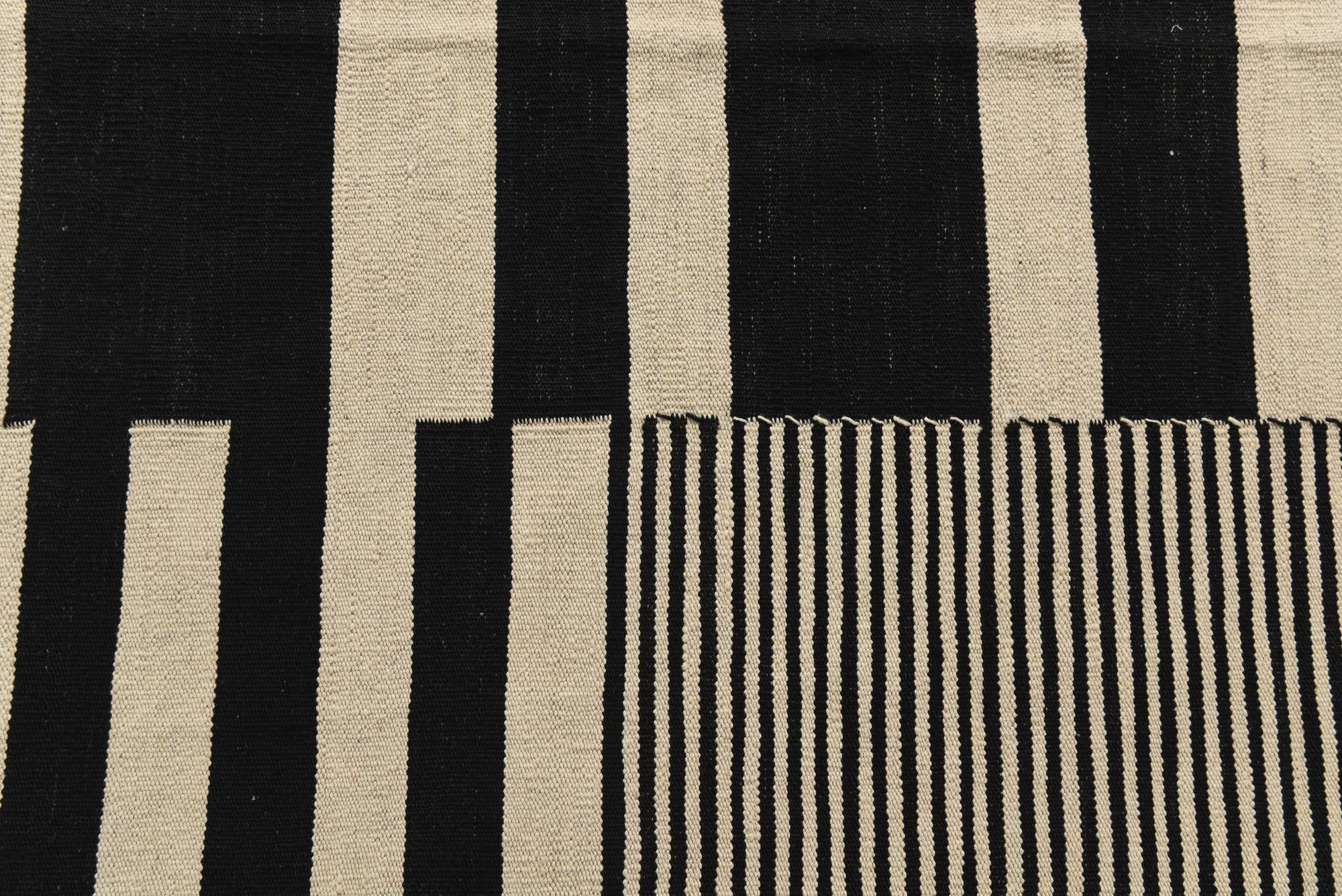 5' 2 x 6' 7 Hand Woven Kilim Modern Wool Rug