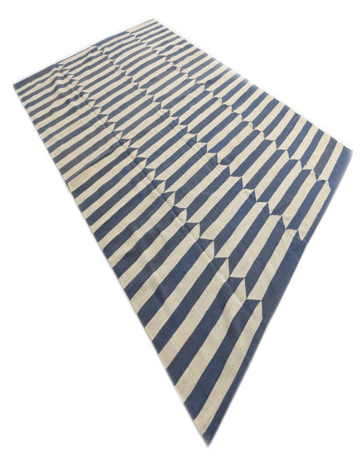 Detail image of 6' 8 x 9' 5  Hand Woven Kilim Modern Wool Rug