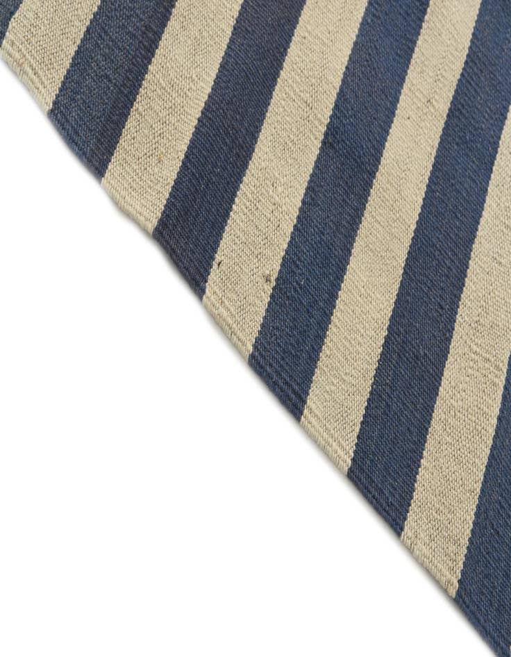 Detail image of 6' 8 x 9' 5  Hand Woven Kilim Modern Wool Rug