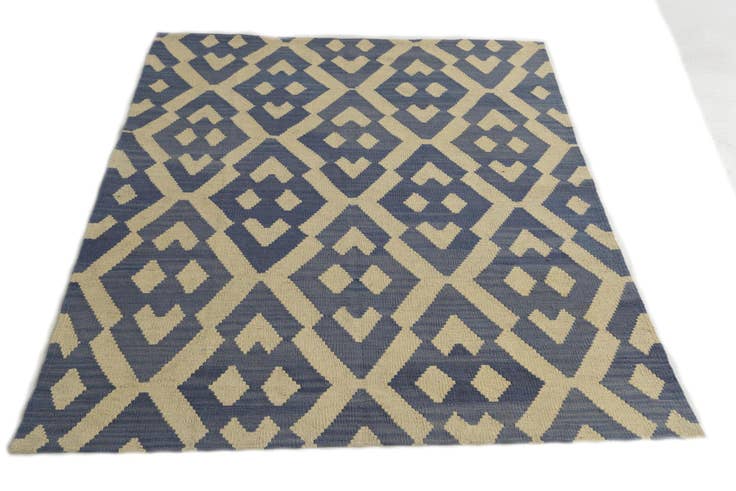 Detail image of 4' 2 x 5' 6 Hand Woven Kilim Modern Wool Rug