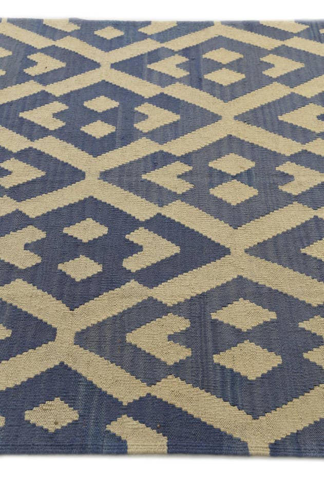 Detail image of 4' 2 x 5' 6 Hand Woven Kilim Modern Wool Rug