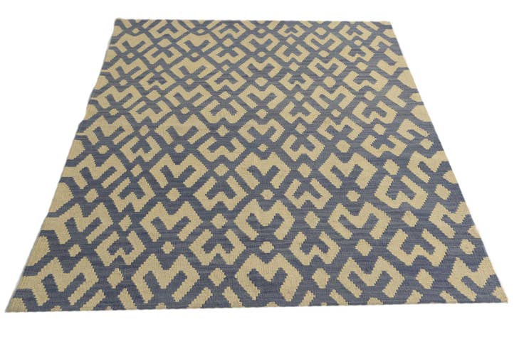 Detail image of 4' 6 x 5' 9 Hand Woven Kilim Modern Wool Rug