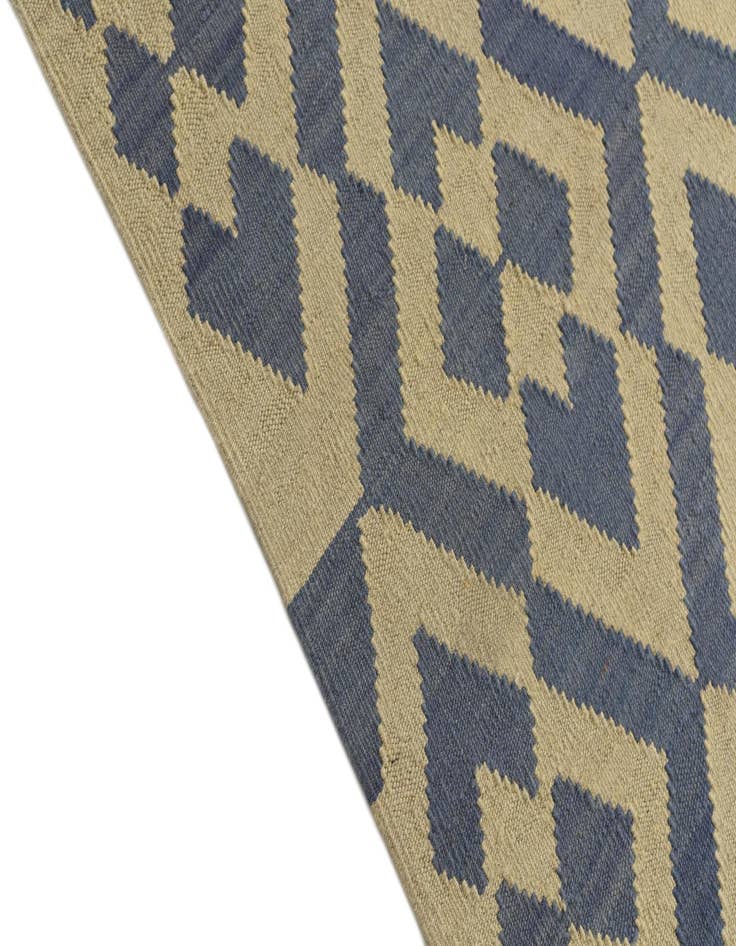 Detail image of 4' 6 x 5' 8  Hand Woven Kilim Modern Wool Rug
