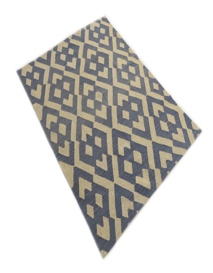 Detail image of 4' 1 x 5' 6 Hand Woven Kilim Modern Wool Rug