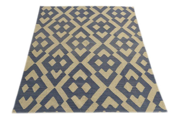 Detail image of 4' 1 x 5' 6 Hand Woven Kilim Modern Wool Rug