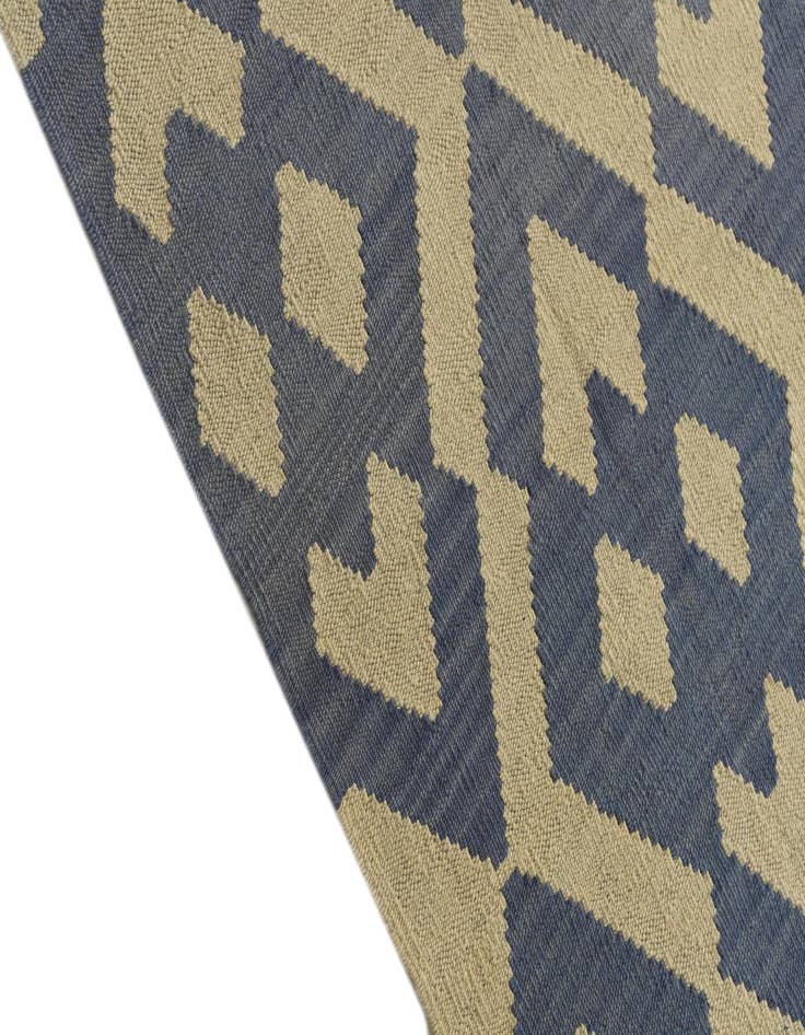 Detail image of 4' 1 x 5' 6 Hand Woven Kilim Modern Wool Rug
