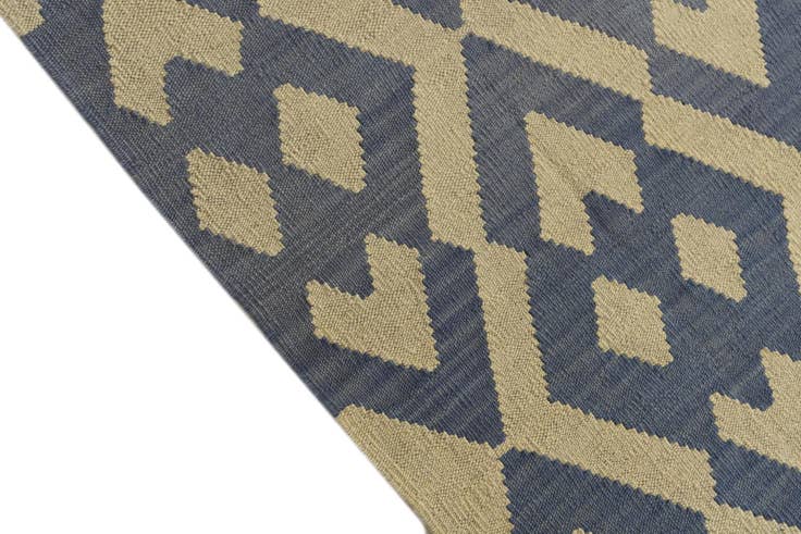 Detail image of 4' 1 x 5' 6 Hand Woven Kilim Modern Wool Rug